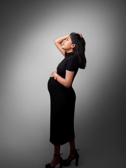Bold, poised, unapologetically powerful. This is not just a maternity portrait, it's a celebration of fierce femininity and the beauty of transformation.