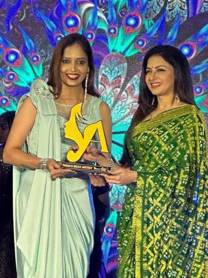 I was incredibly honored to receive the 'Best Makeup Artist in India' award from the wonderful Bollywood actress Bhagyashree. This recognition fuels my passion to share my knowledge with all my students.