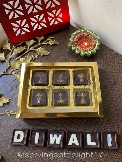 A simple yet elegant Diwali gift box. This one contains six diya-themed chocolates, perfect for corporate or personal gifting.