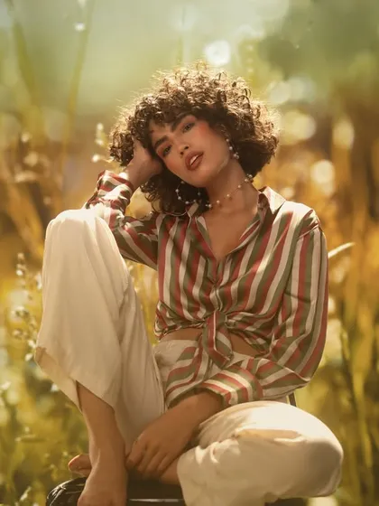 A dreamy field of wheat at golden hour, all done in the studio. This shot is a perfect example of how projection can be used to create soft, romantic, and light-filled outdoor scenes.