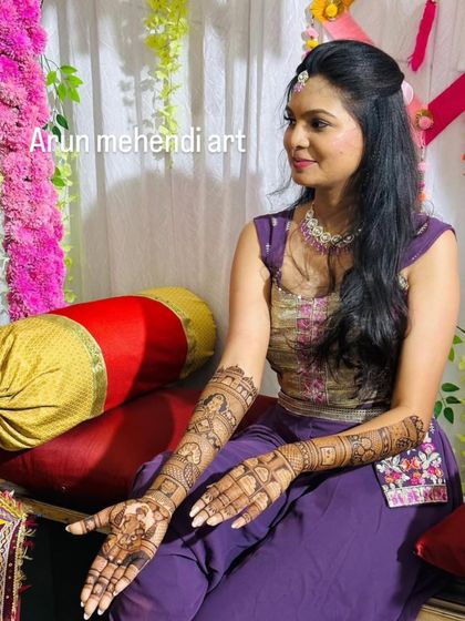 A duplicate of image 161, showing a beautiful bride at her mehendi ceremony.