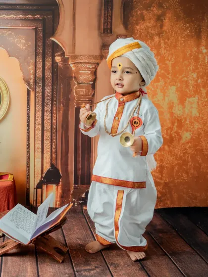 This toddler, dressed in a traditional turban, plays with small cymbals (taal). It's a wonderful action shot that brings the Varkari theme to life.