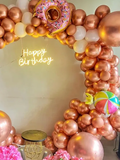 Another angle of the donut-themed balloon arch, showing how it perfectly frames the space for the birthday celebration.