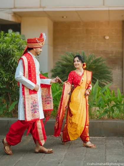 I love capturing the vibrancy and energy of traditional Maharashtrian attire in motion. Here, the bride in her Nauvari saree leads the groom, creating a dynamic and joyful image that celebrates their cultural roots.