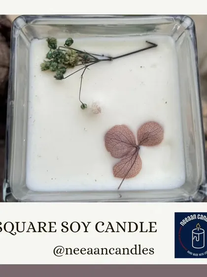 Warmth, comfort, and a clear conscience. This square soy candle is decorated with dried botanicals for a natural touch.