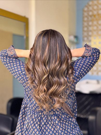 Rocking blonde hair is all about confidence. This stunning balayage is perfect for making a statement, with beautiful highlights that catch the light with every move.