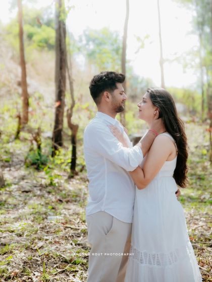 A walk in the woods becomes a romantic escape. I love using the soft, natural light filtering through the trees to create serene and intimate couple portraits.