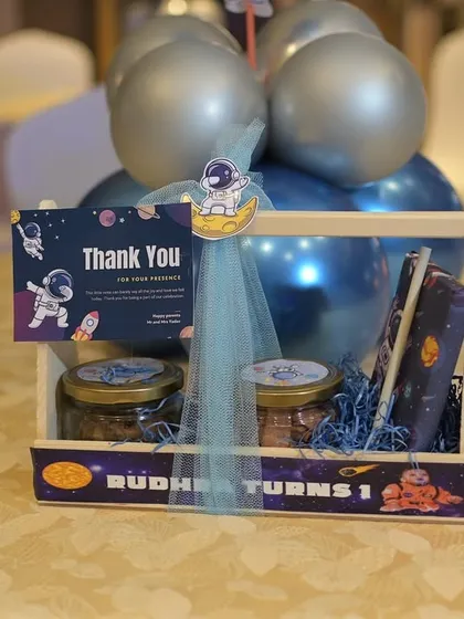 Even the party favors were on-theme, with these space-themed thank you gifts for guests.