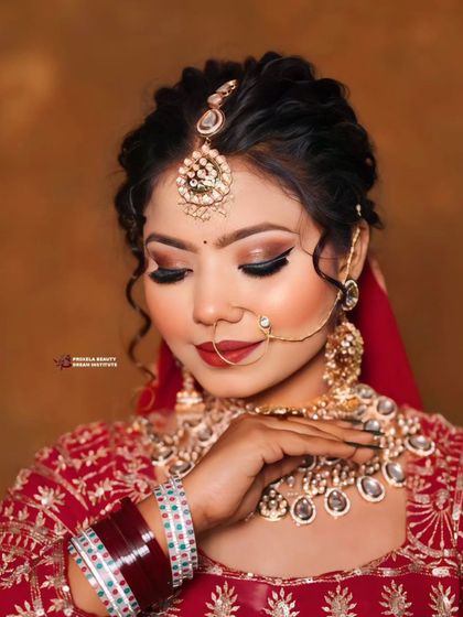 Another beautiful shot highlighting the flawless base and intricate eye work. This is the kind of detail that makes a bridal look truly special.