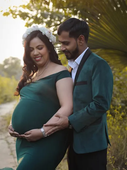 Two hearts, one soul, and a little miracle on the way. This outdoor couple portrait captures a tender moment surrounded by the beauty of nature.