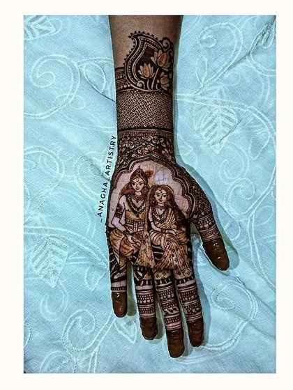 Here is the portrait after the henna paste has been removed. The design is clear and the shading work is visible, ready to darken over the next 48 hours.