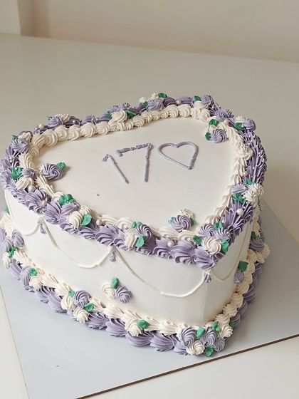 Elegant Buttercream & Floral Designs photo 11