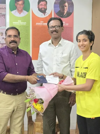 Our international player, Malvika Bansod, being felicitated by Shri Sandeep Malvi, OSD to the CM of Maharashtra, recognizing her achievements on the world stage.