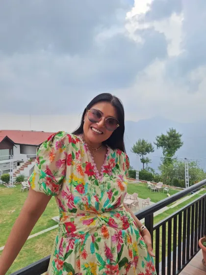 A close-up on the happy vibes this floral dress brings. Style should make you feel good.