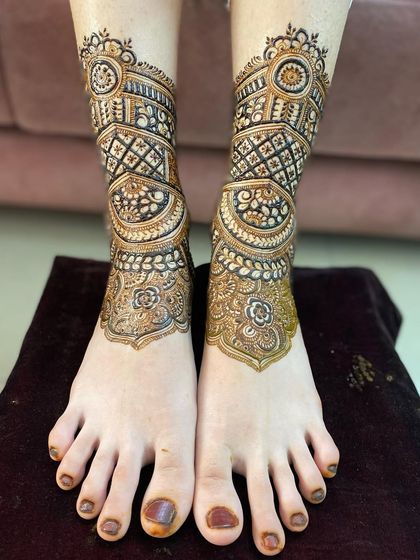 Elegant Feet Mehendi photo 3