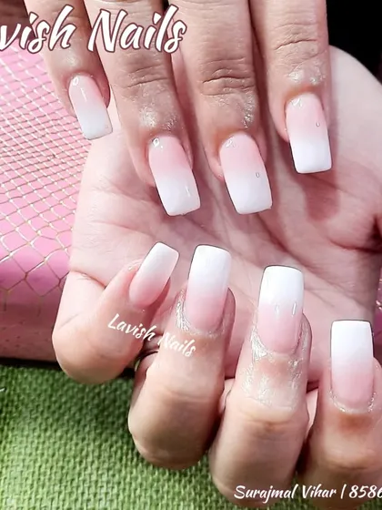 A clean and beautiful Baby Boomer ombre on square-shaped extensions.