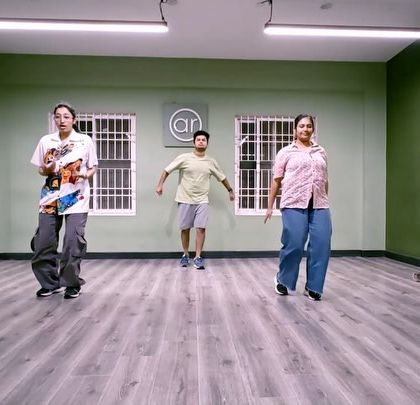 A snapshot from Divya's recent choreo series. This class revisited some of our favorite pieces, blending influences from open style, afro, dancehall, and jazz.