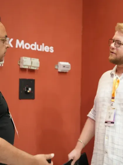 An exhibitor explains the functionality of different KNX modules to a visitor. We bring together experts and learners to share knowledge on complex automation protocols.