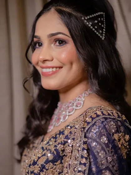 A sangeet night is all about glamour and fun. I created this stunning soft glam look with shimmering eyeshadow, a glossy pink lip, and loose waves, complemented by a modern diamond necklace and a trendy hair accessory.