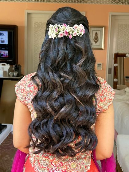 Another angle of the floral half-up do, a perfect choice for a Mehandi or Sangeet.