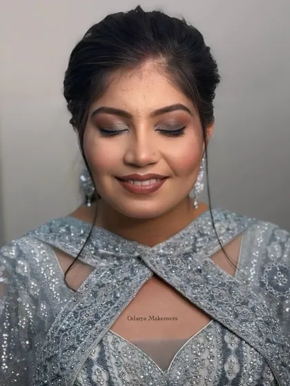 A close-up of the bronze eye makeup for this reception look. I use high-quality products to ensure the makeup is long-lasting and comfortable to wear.