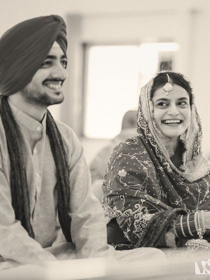 The smiles shared during an Anand Karaj ceremony are so pure. This candid black and white shot of Gurjot and Mrityunjay captures a moment of shared laughter and contentment during their Gurudwara wedding.