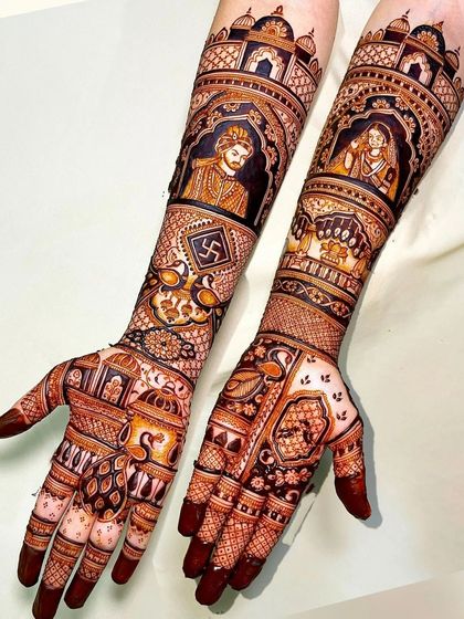 This design features portraits of a royal-looking couple, with a swastika and peacock motifs for blessings and beauty.