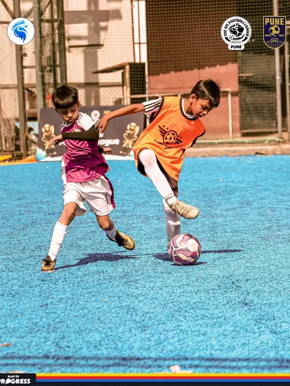 A player shows great technique to control the ball on the blue turf in Pune.