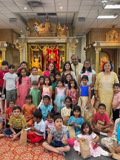 A group photo with all the wonderful kids and organizers from our Shiva workshop in Dayton, Ohio. A truly memorable day!