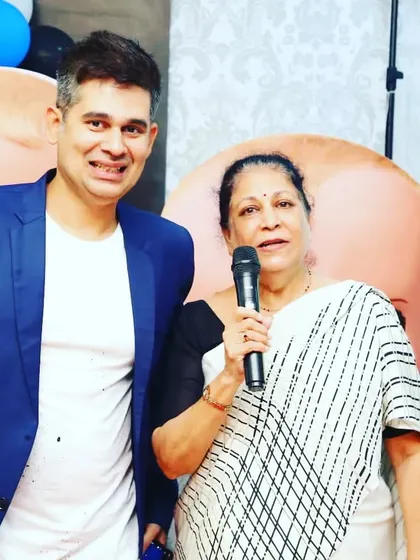 A wonderful moment with a happy client who took the mic to share a few words. It's always special when guests feel comfortable enough to join in the hosting.