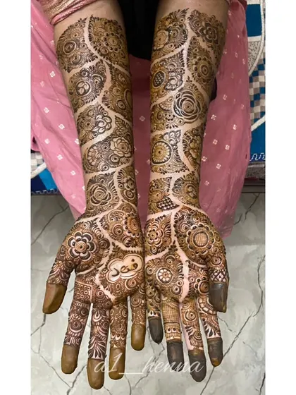 This full-coverage semi-bridal design is a great example of the advanced work we do. In my class, you'll learn how to layer complex patterns, including floral and paisley elements, for a breathtaking result.