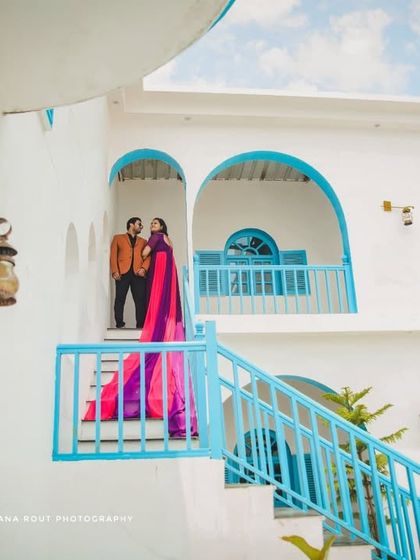 This Santorini-themed location in Bangalore offers a slice of Greece close to home. The iconic white and blue architecture creates a stunning and romantic setting for a pre-wedding shoot.
