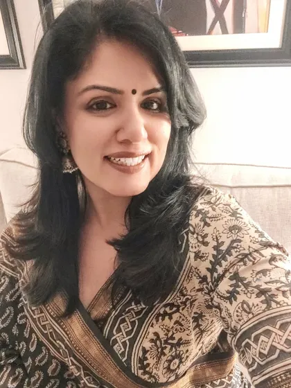 For a warm get-together at home with my gang, I chose this black cotton silk saree. It's comfortable for hosting and effortlessly chic, paired here with gold and silver-toned earrings.