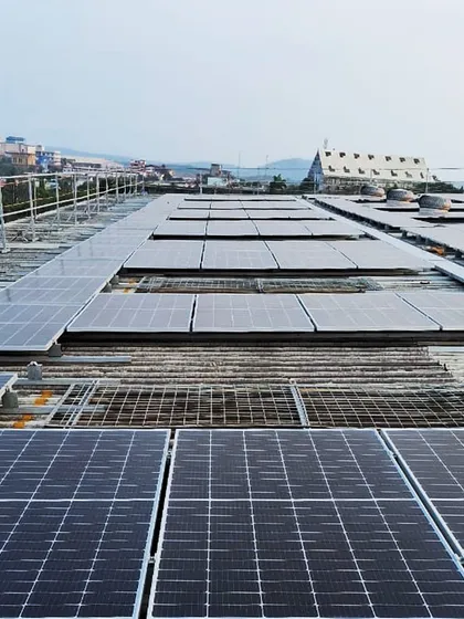 The 989 kWp rooftop solar power plant we completed for Hindustan Coca-Cola Beverages (HCCB) in Goa. This project meets the high energy demands of the FMCG sector while significantly reducing CO2 emissions.
