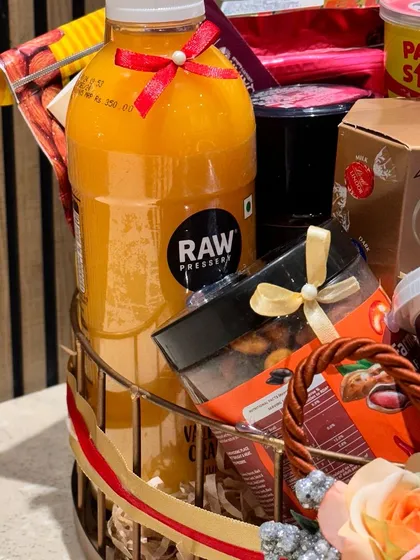 Freshness and quality are non-negotiable. Including premium cold-pressed juices like Raw Pressery ensures the gift is both indulgent and wholesome.