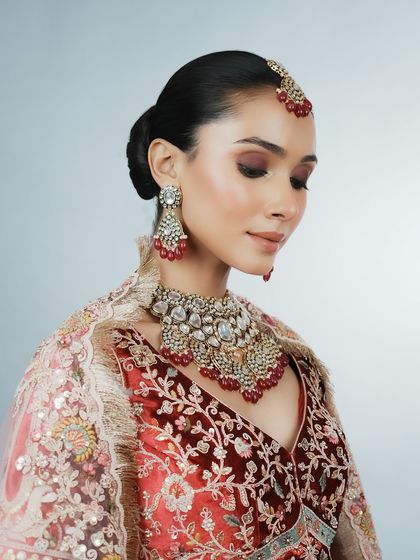 This stunning bridal look features a deep maroon and gold theme. You will learn color theory to create rich, royal bridal palettes that are timeless and elegant.