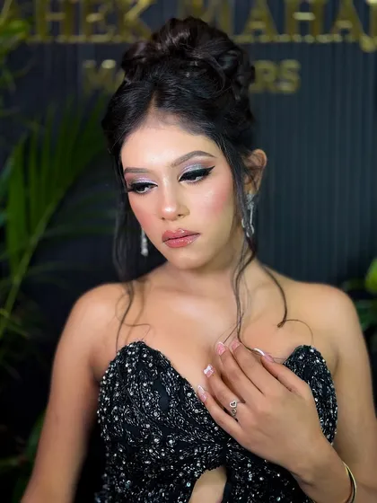 Another beautiful portrait of this classic party look.