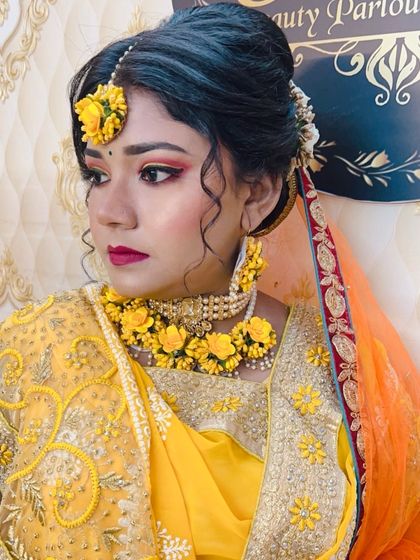 Vibrant Haldi & Mehendi Looks photo 4