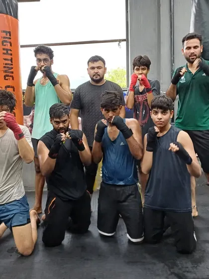 A shot of our morning training crew, wrapped up and ready to put in the work.