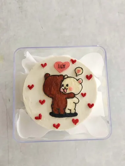 A simple and sweet "I Love You" mini bento cake with two hugging bears.