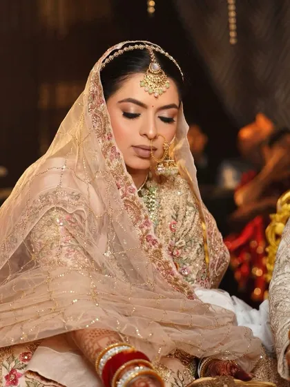 Muskan looks serene and beautiful during her ceremony. Her soft, subtle makeup perfectly complements her pastel outfit, creating a look of understated elegance.