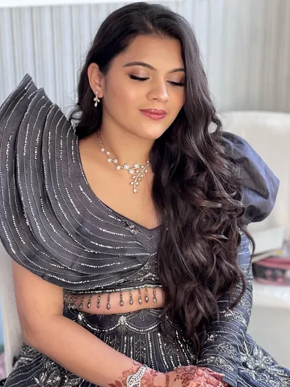 Such a stunner. This client's grey structured gown was so high fashion, so we gave her a chic makeup look with soft smokey eyes and flawless skin. ✨