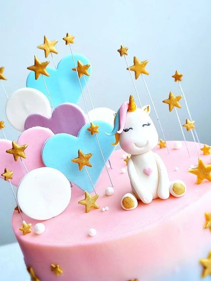 A close-up of the cute, sleeping unicorn topper.