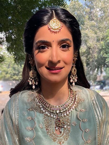 Blessing your feed with this beautiful face. For her Mehendi, we focused on rosy cheeks and a fresh, day-appropriate makeup look that let her natural beauty shine.