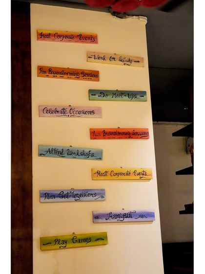 This colorful signpost highlights all the things you can do here: host corporate events, brainstorm, celebrate, attend workshops, play games, and much more. It truly is your own space.