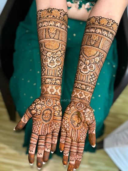 Intricate Bridal Mehendi photo 43