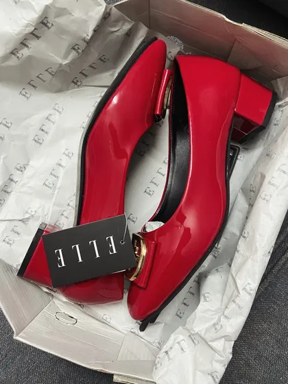 Unboxing a new favorite find for a client. These patent red block heels are a perfect example of a statement shoe that can bring a classic Parisian style vibe to so many different outfits.