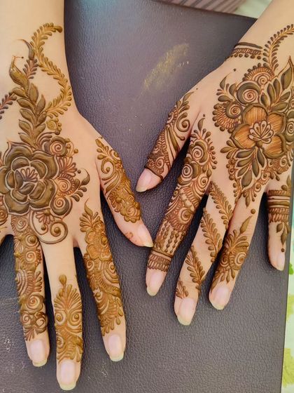 An elegant and asymmetrical design, with a large floral piece on one hand and a more detailed pattern on the other.