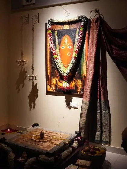 Our space is consecrated with the presence of the Devi Avigna Yantra. The atmosphere is alive with a certain grace, making every practice and moment of stillness a profound experience.