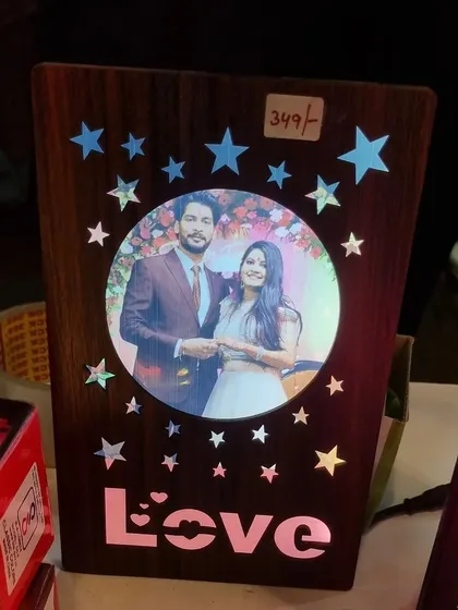 This wooden LED frame features a central photo surrounded by glowing stars and the word "Love". It's a wonderful gift for your partner to light up their desk or bedside table.